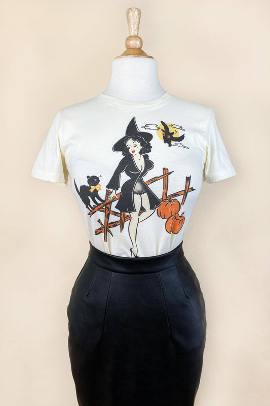 Spooky story Fitted Tee in Ivory