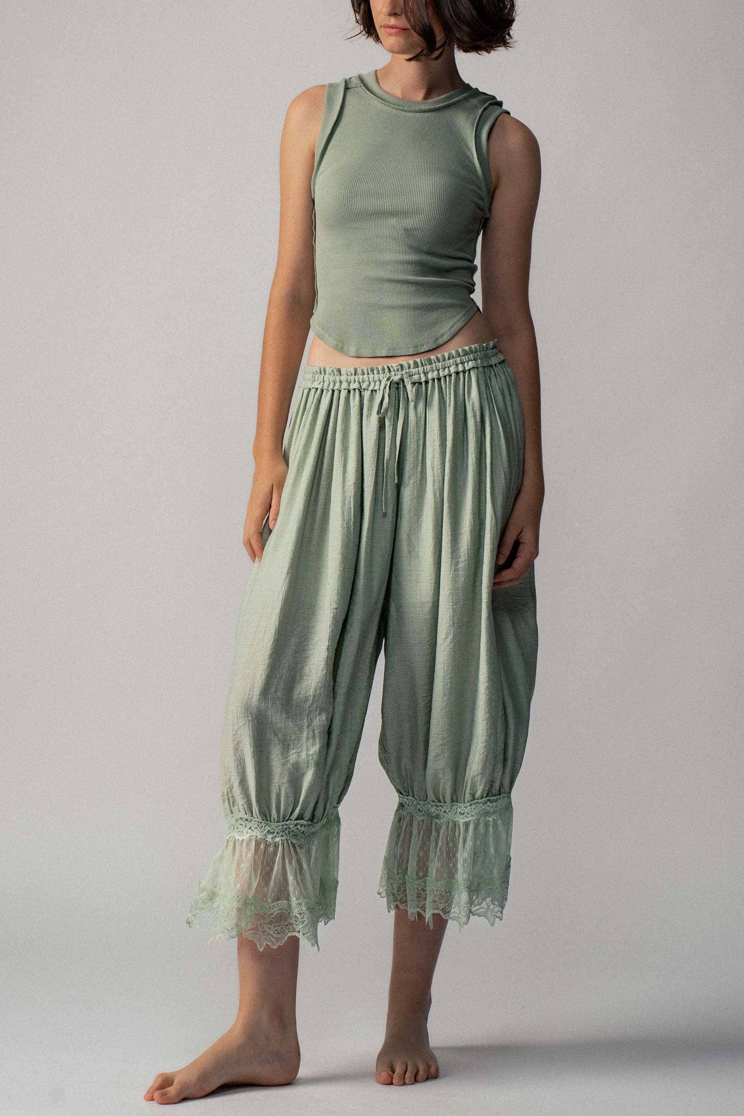 Lace-Trimmed Cropped Bloomer Pants