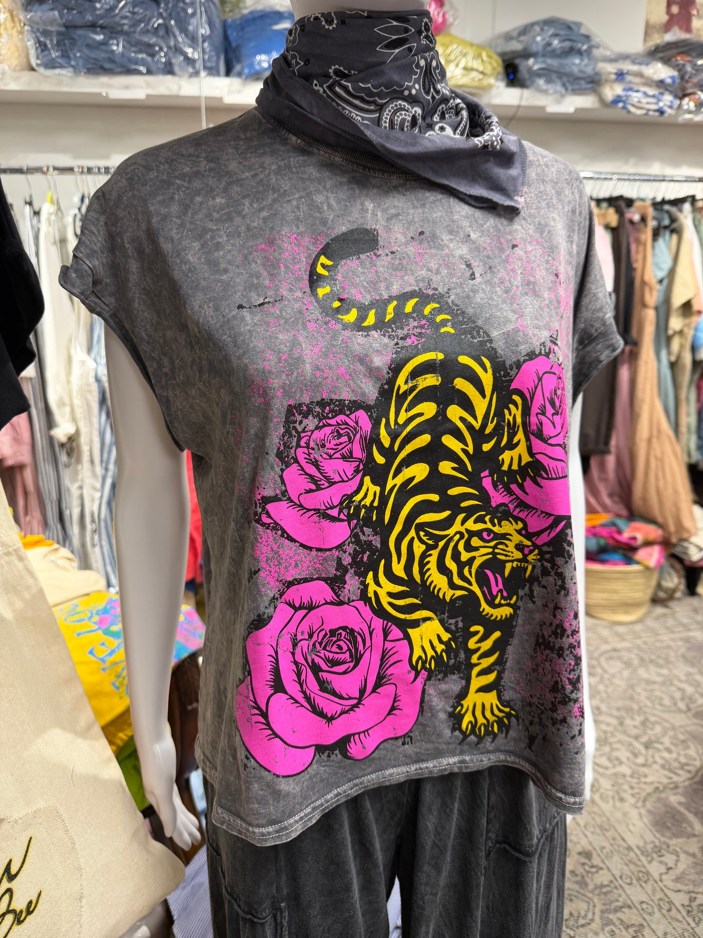 NEW TIGER love tshirt