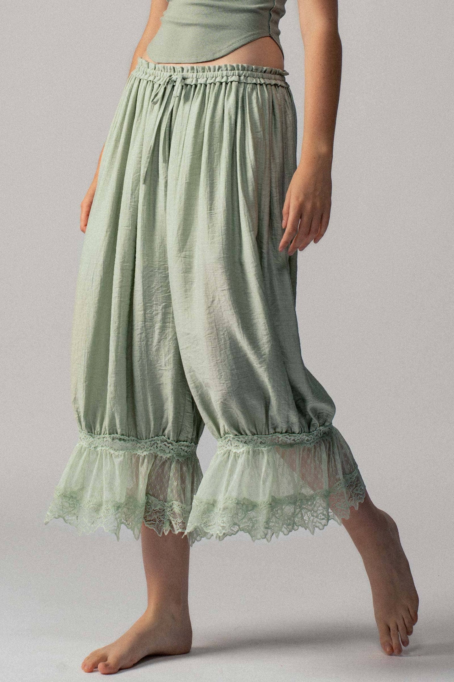 Lace-Trimmed Cropped Bloomer Pants