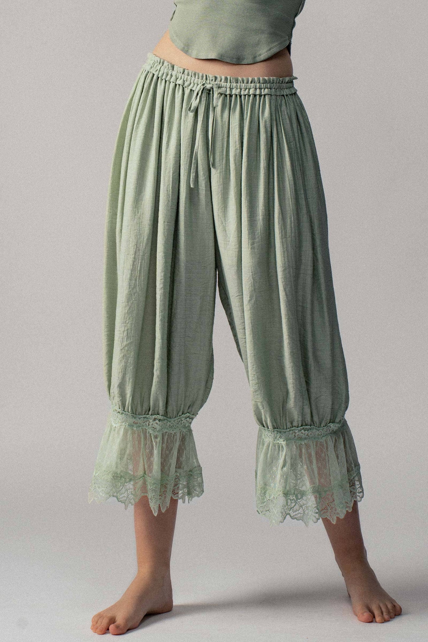 Lace-Trimmed Cropped Bloomer Pants
