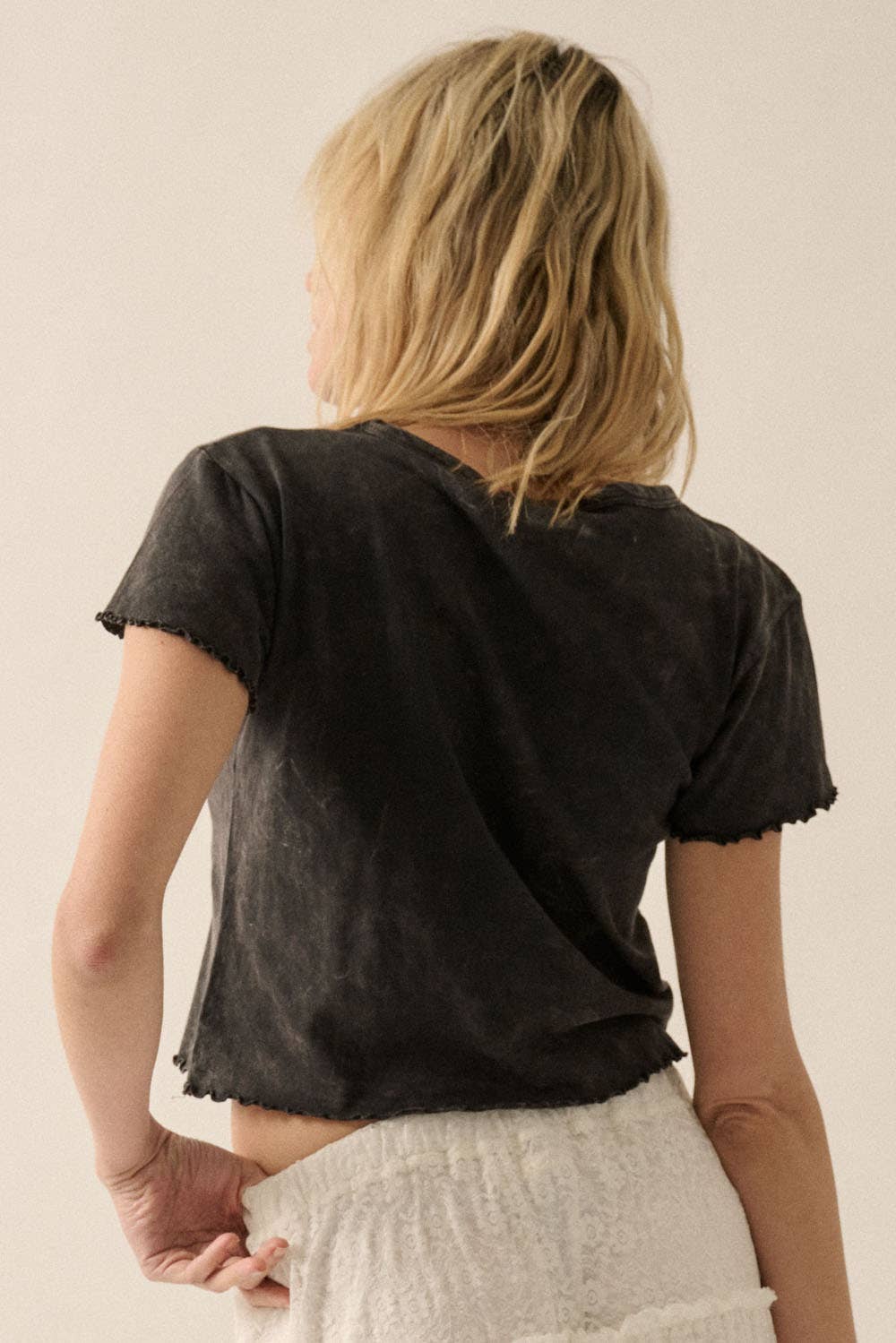 Smiling Lips Vintage-Wash Lettuce-Edge Graphic Tee: Charcoal