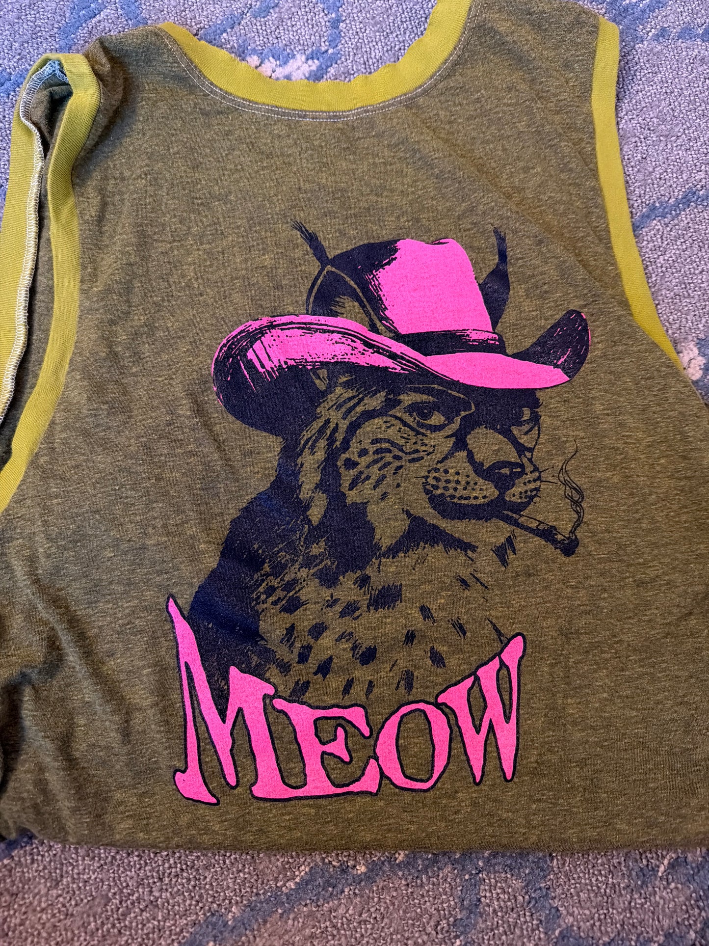 MEOW smoking cat tank