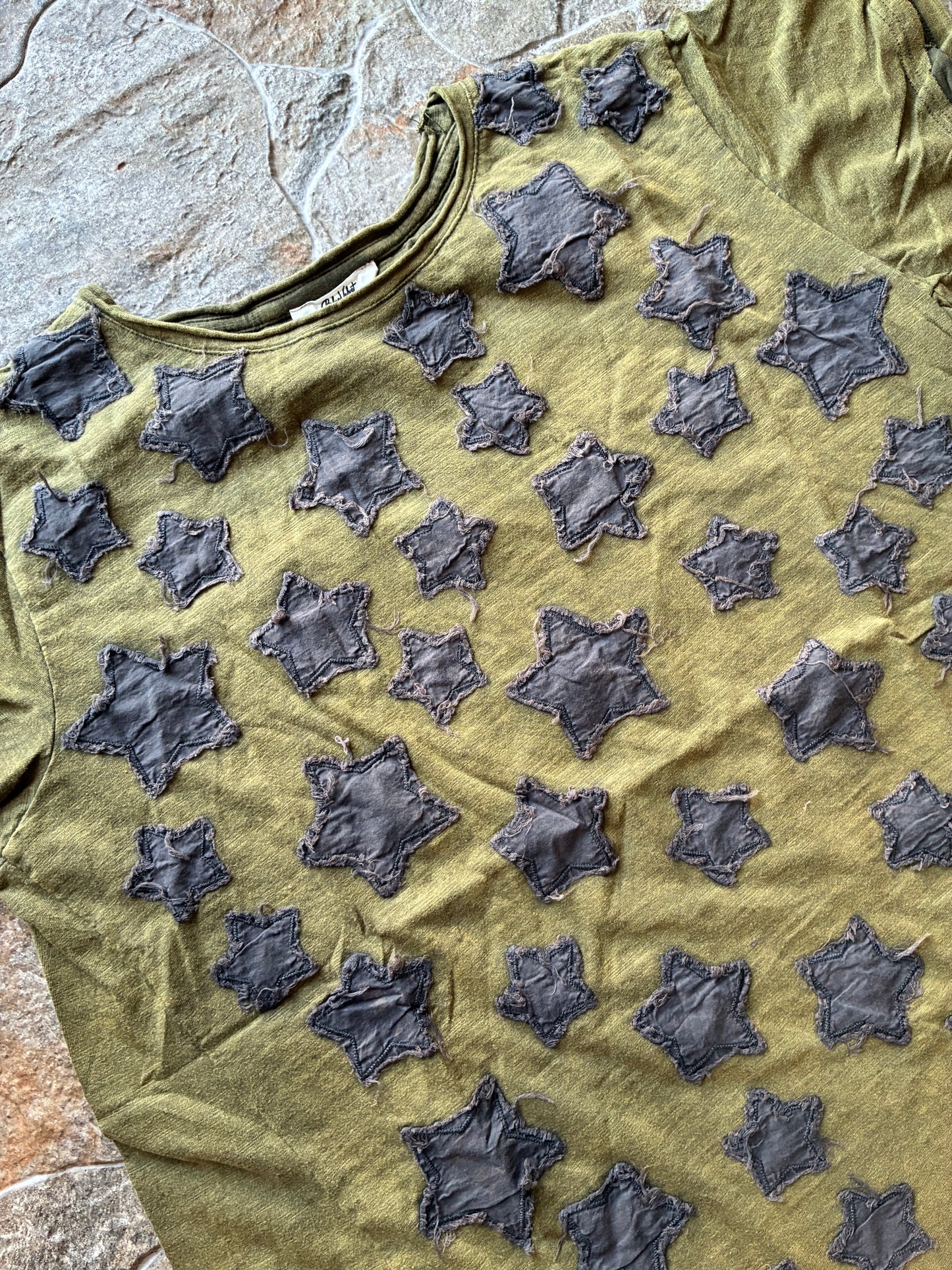 OLIVE STAR T-SHIRT