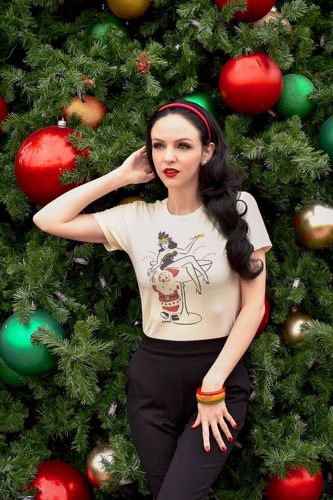 Santa Baby Fitted Tee in Ivory
