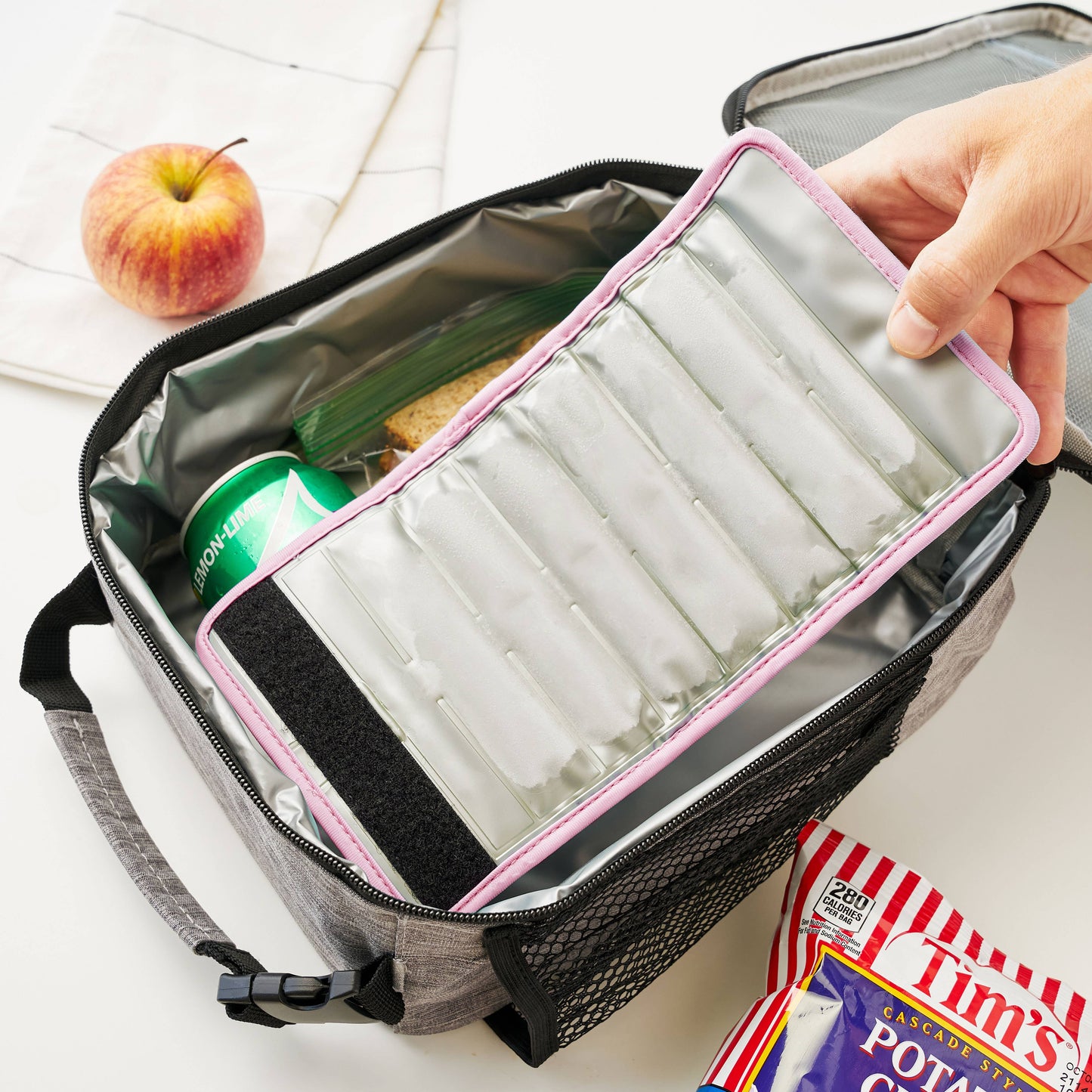 Insta-Chill Sleeve w/ Active Cooling Gel - Slim Cans - Pink