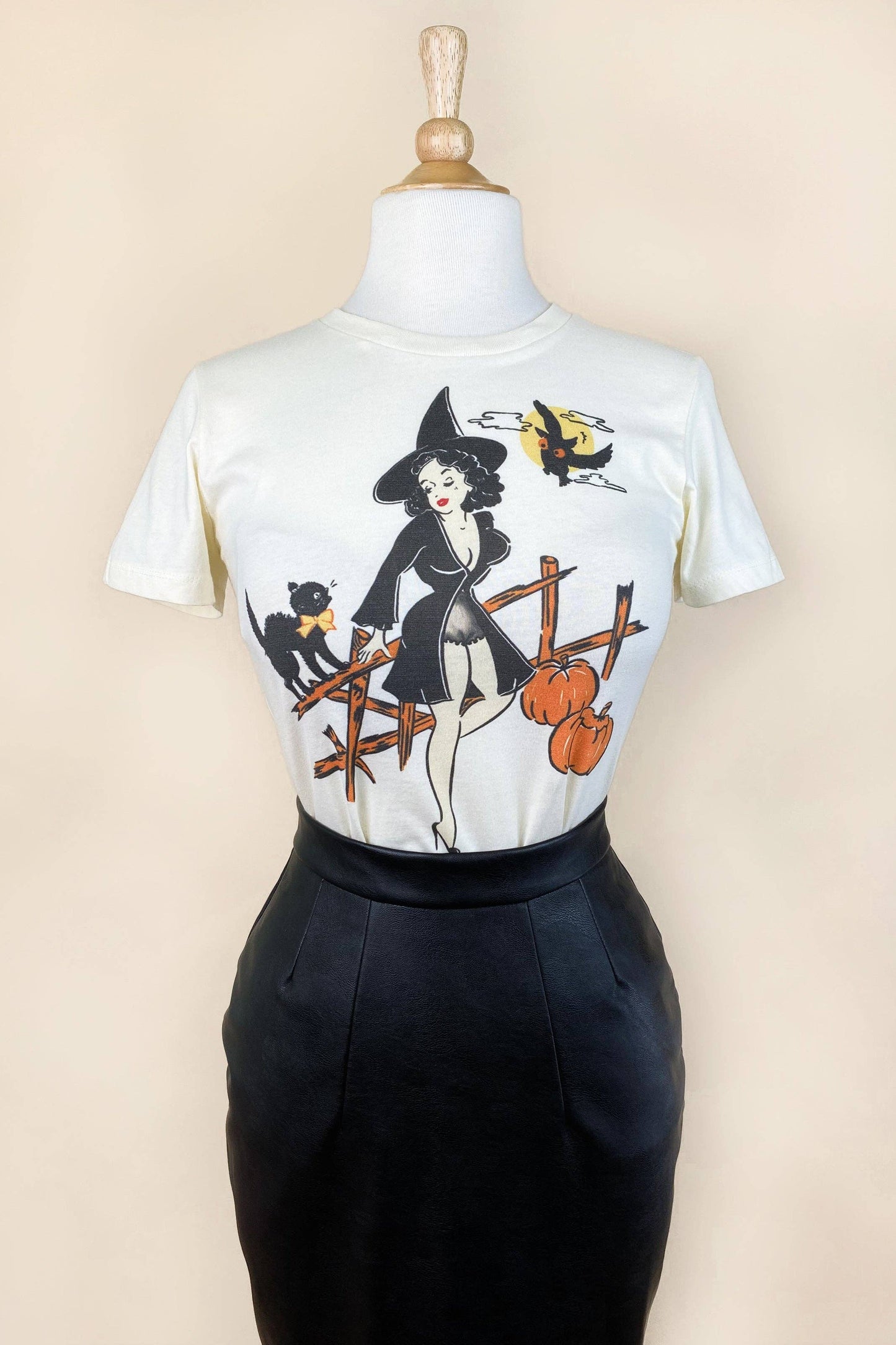 Spooky story Fitted Tee in Ivory