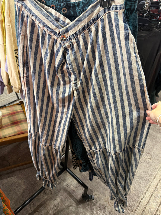 BLUE STRIPED RUFFLE PANT