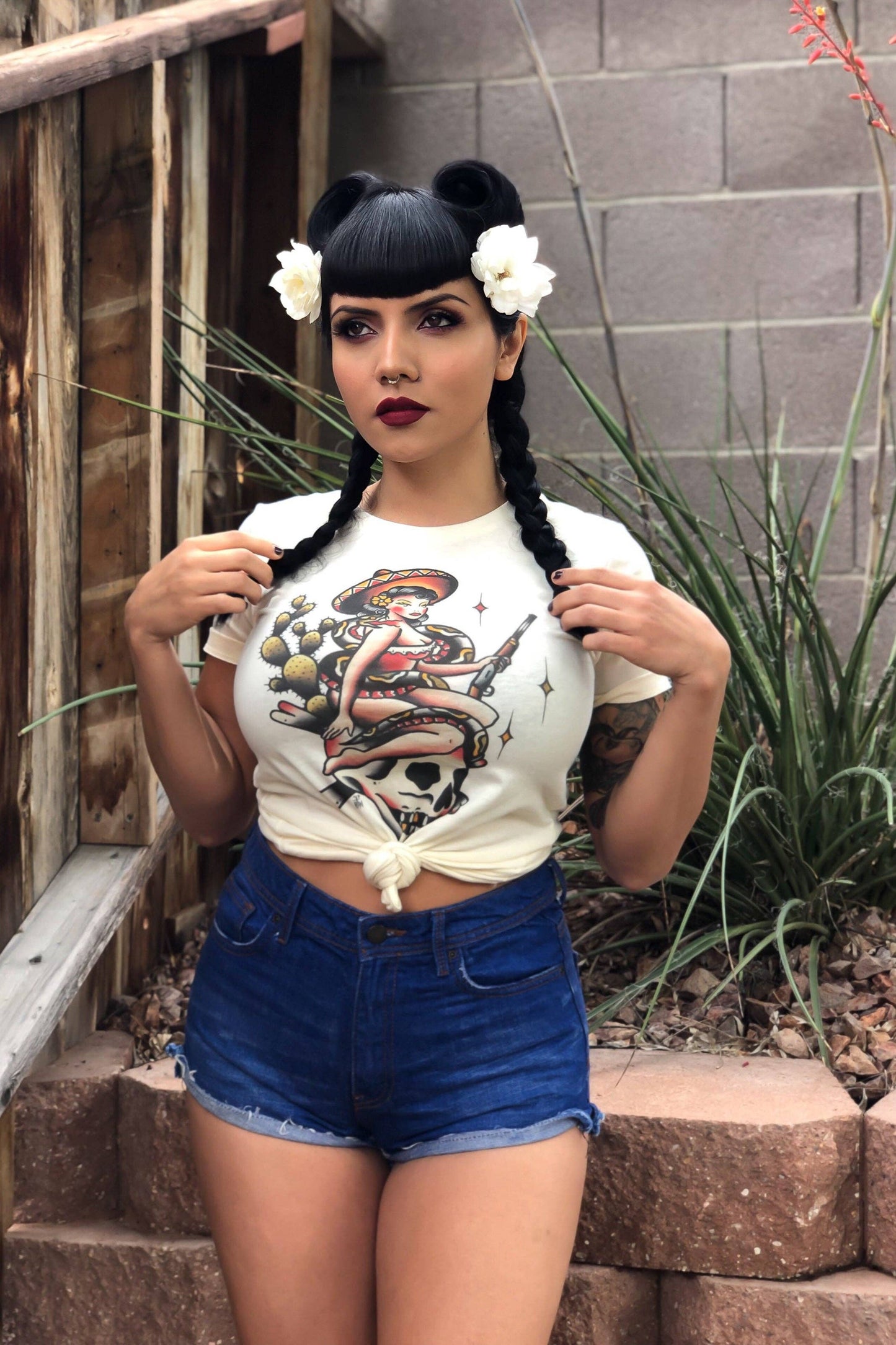 La Valiente Mexican Pin-Up Traditional Tattoo T-Shirt