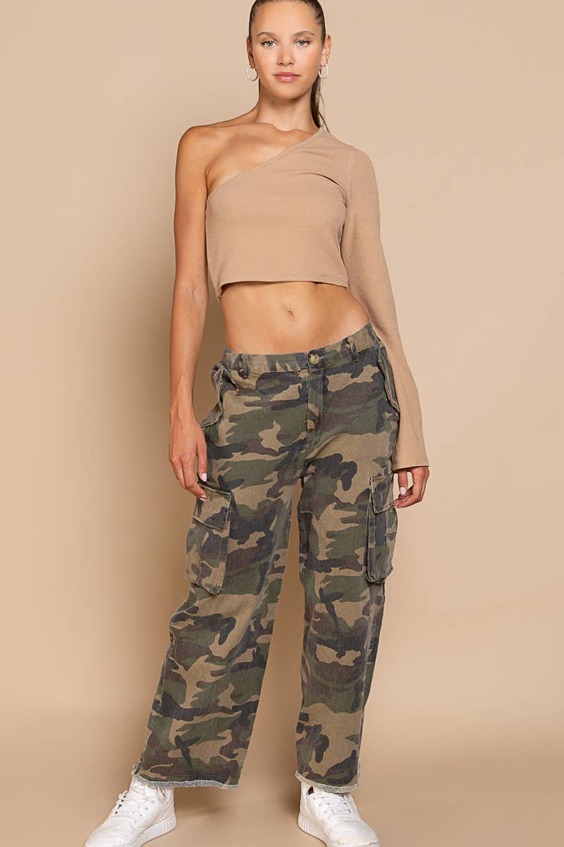 Camo print pockets boyfriend pants