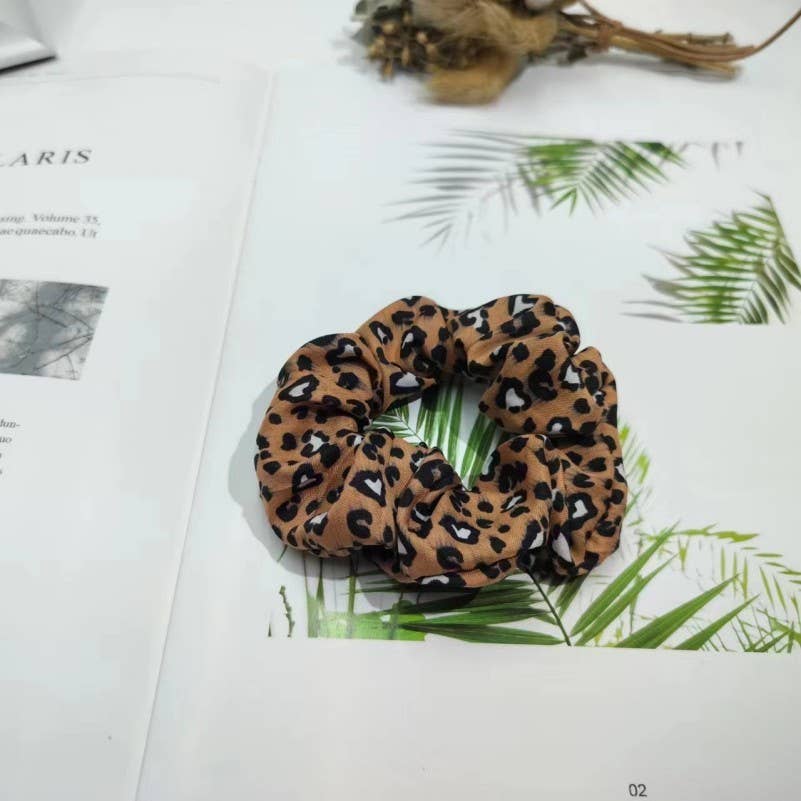 LEOPARD PATTERN SCRUNCHIES SET OF 5
