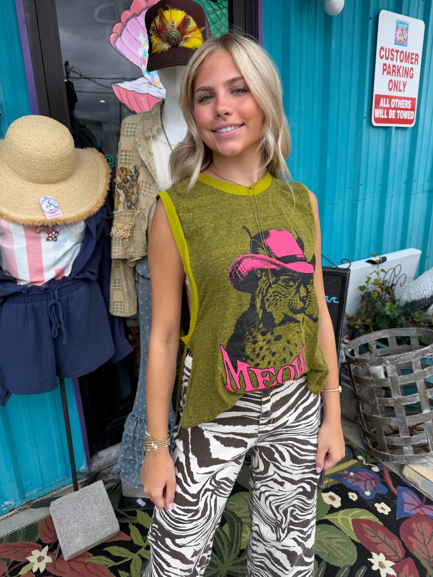 MEOW smoking cat tank