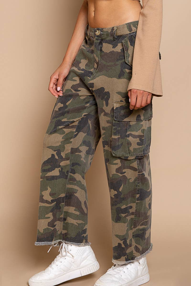 Camo print pockets boyfriend pants