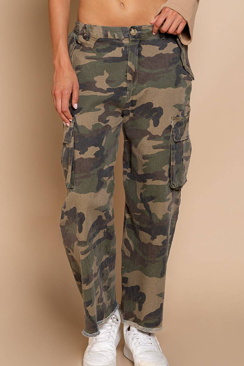 Camo print pockets boyfriend pants