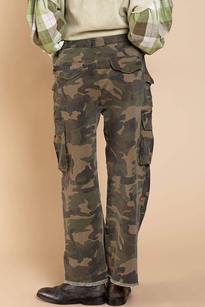 Camo print pockets boyfriend pants