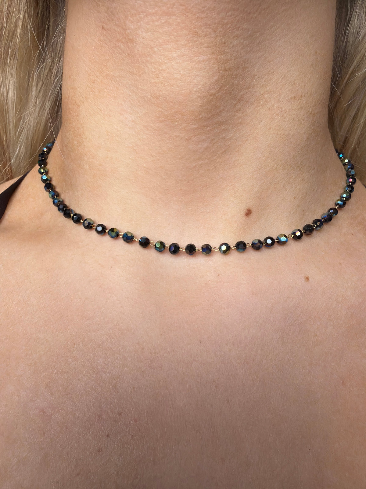 Black shine choker