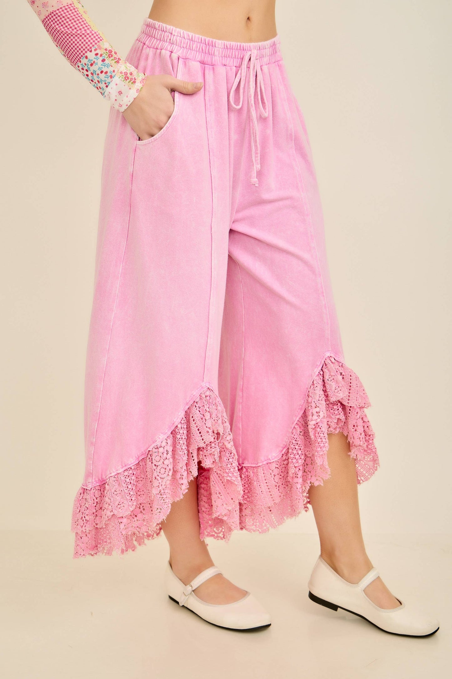 Mineral Washed Lace Ruffles Cropped Pants