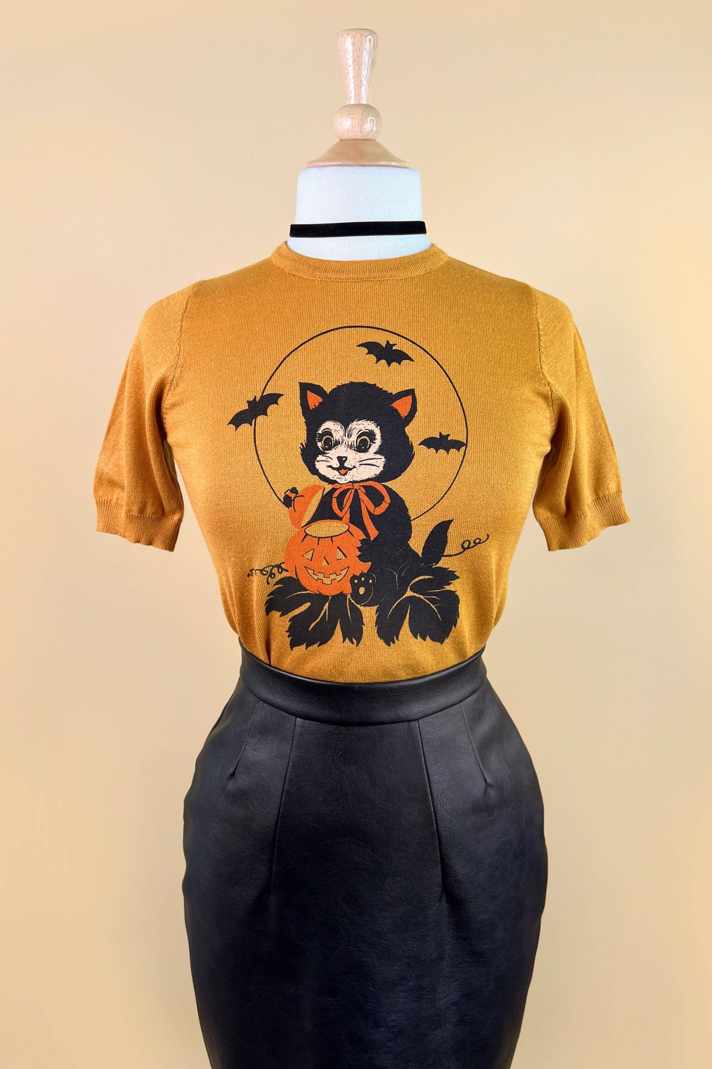 Black Cat Night short sleeve Sweater in Bronze