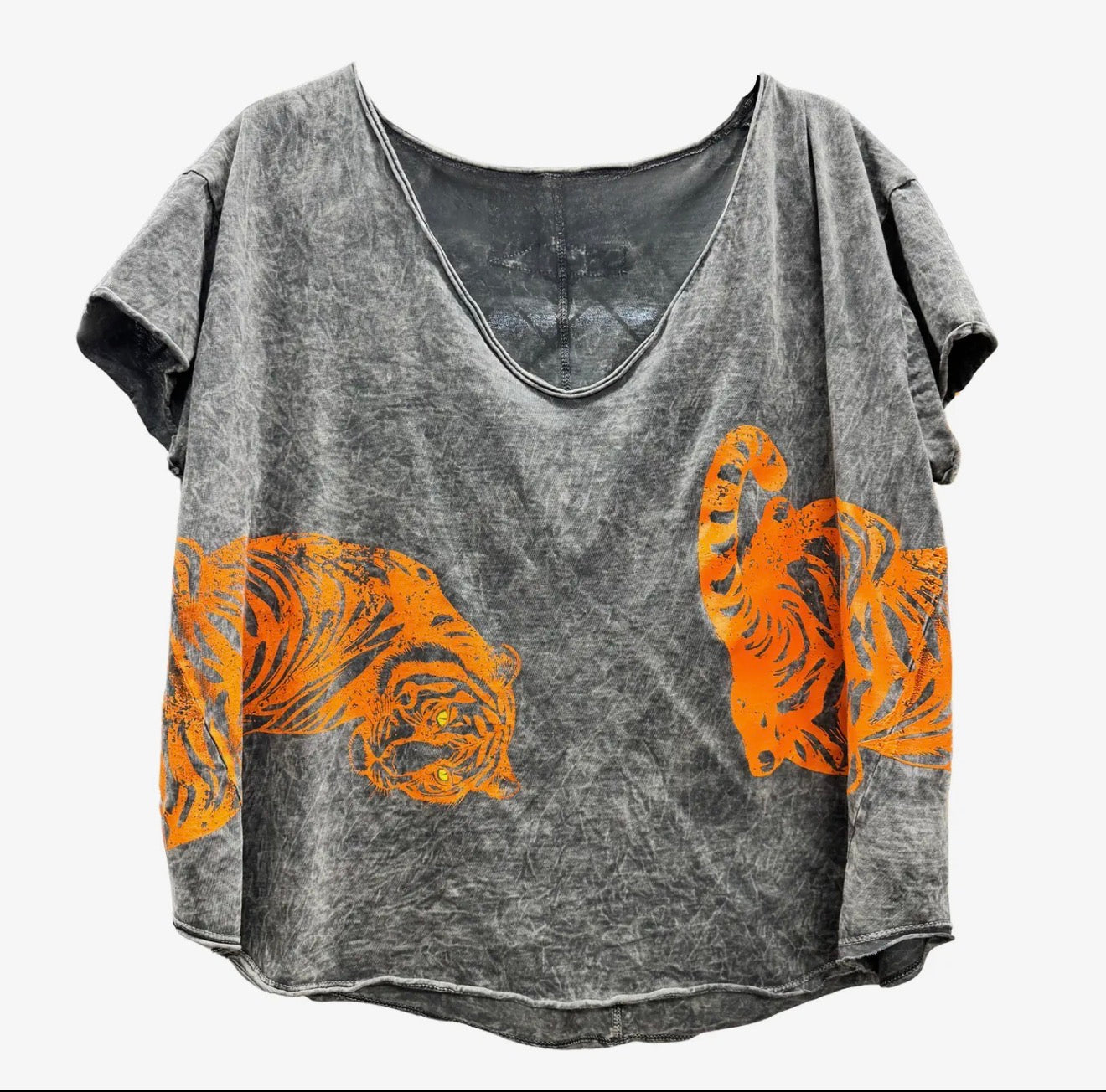 Grey t-shirt w orange tiger