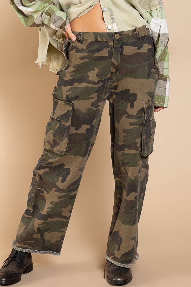 Camo print pockets boyfriend pants