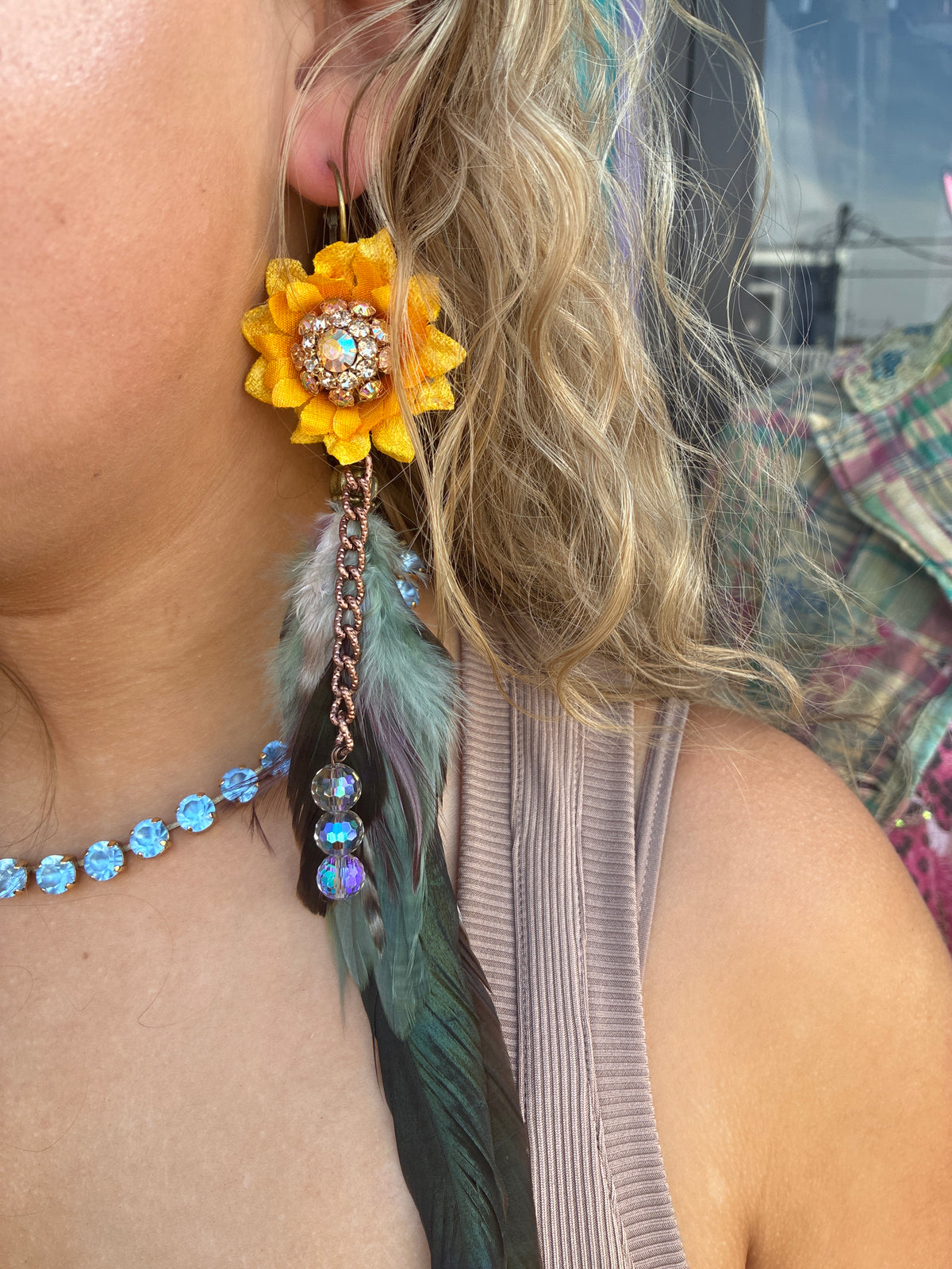 Rhinestone sunflower feathered earrings.￼