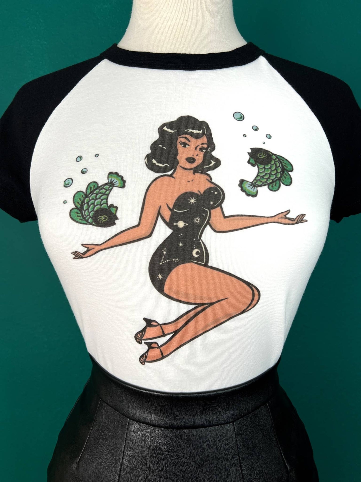 Pisces Dream Short Raglan Cropped Baby tee in White/Black