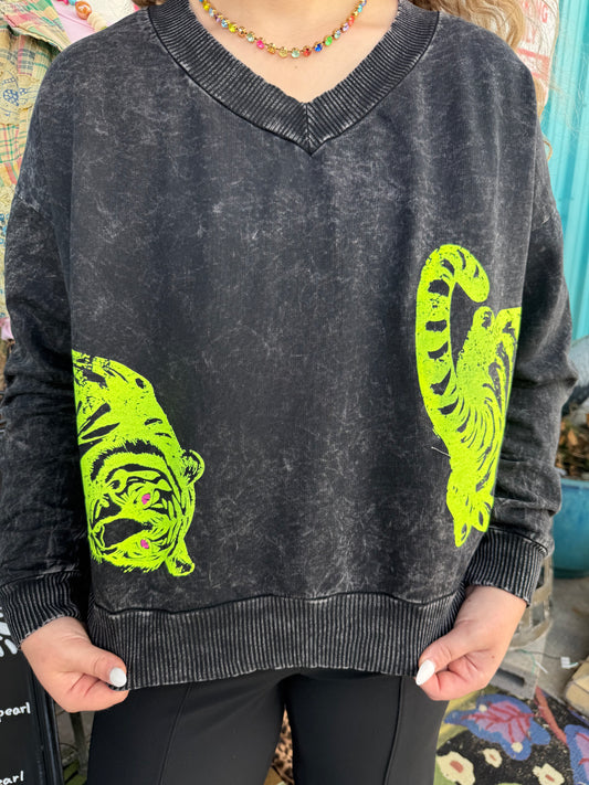 BLACK MINERAL WASH ELECTRIC TIGER SWEATSHIRT
