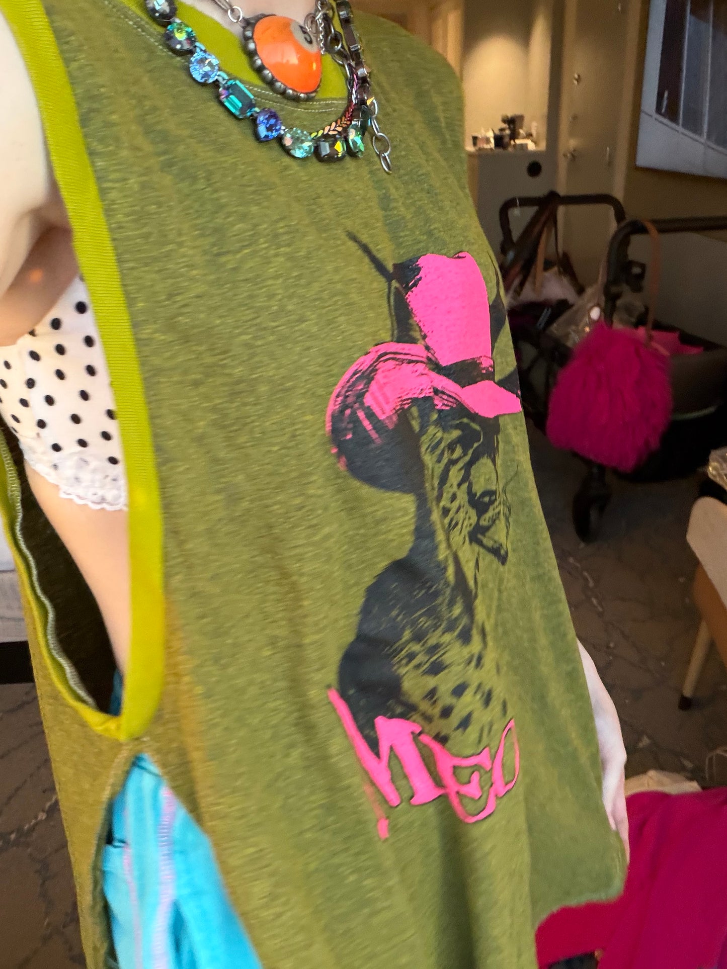 MEOW smoking cat tank