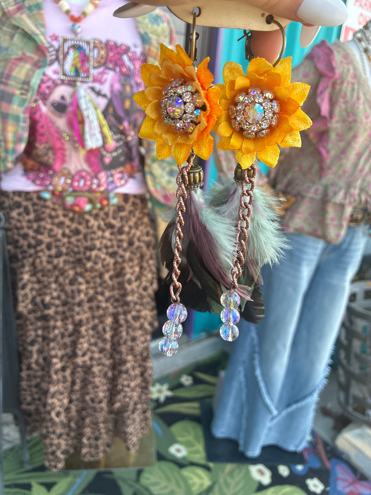 Rhinestone sunflower feathered earrings.￼