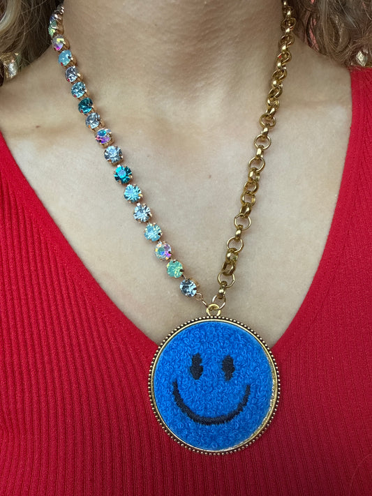 Dark blue and blue gem smile necklace