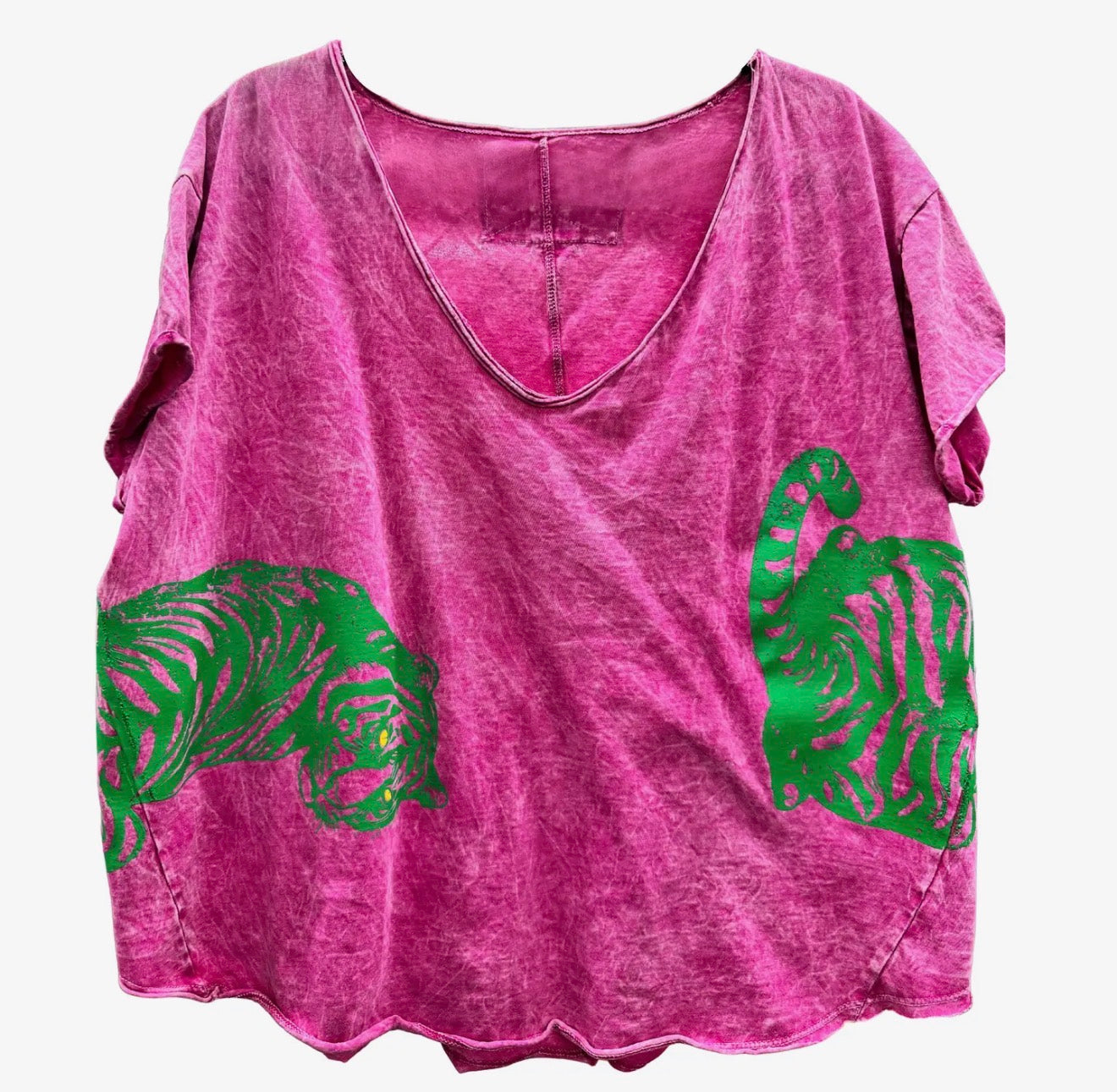 Pink t-shirt w green tiger