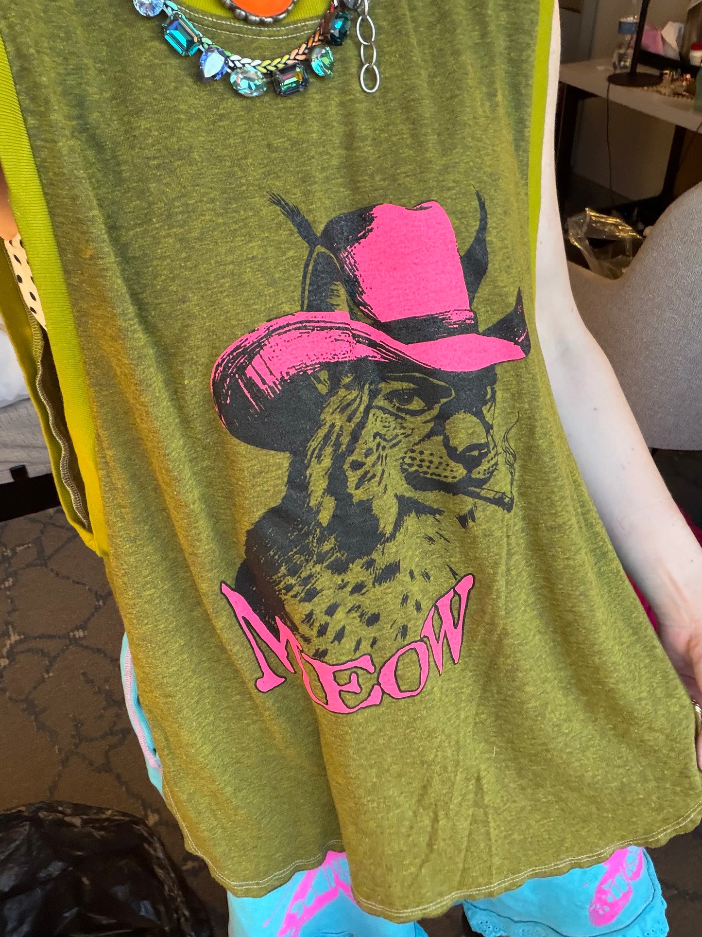 MEOW smoking cat tank
