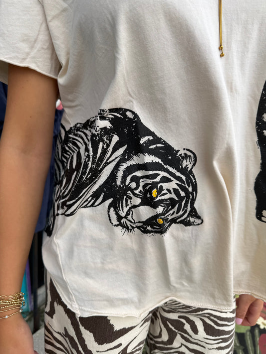 Beige t-shirt w black tiger