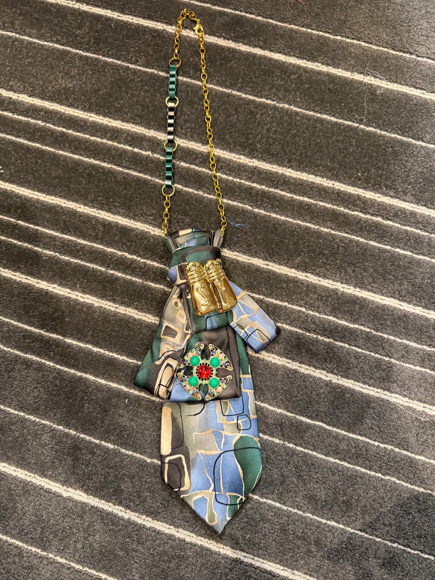 S&P Vibes Tie Necklace