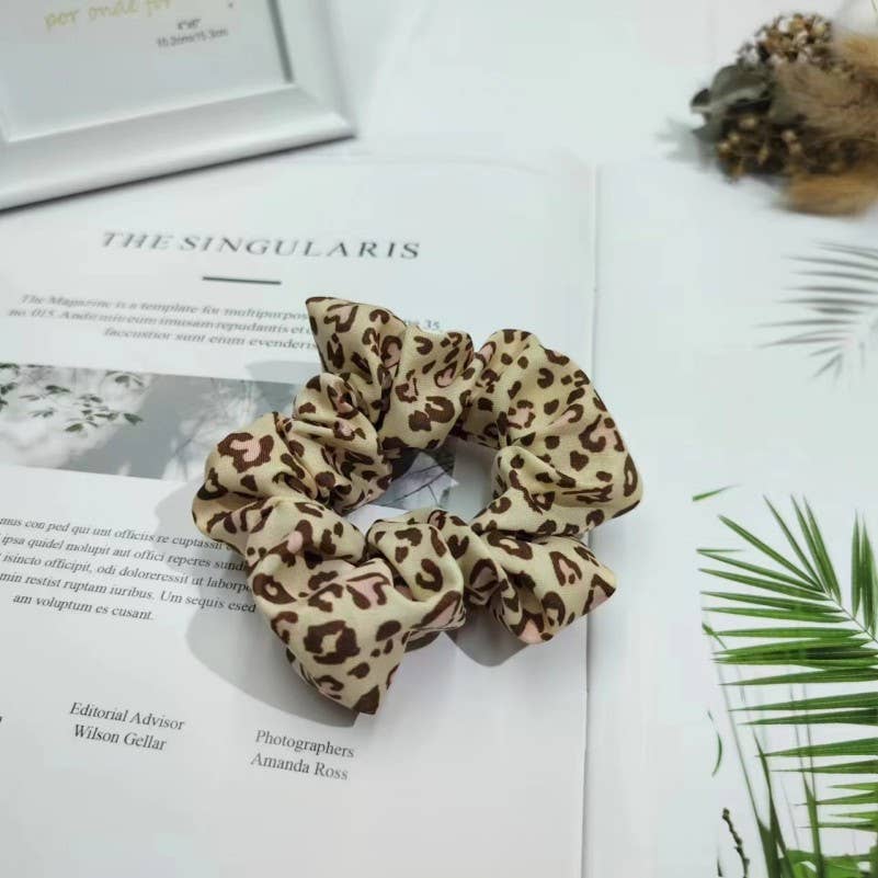 LEOPARD PATTERN SCRUNCHIES SET OF 5